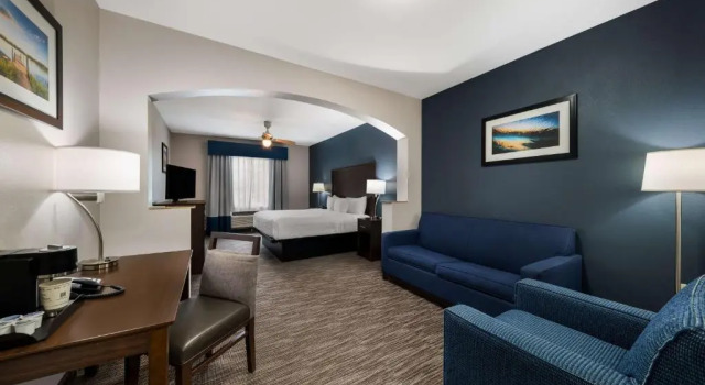 Люкс Best Western Plus Lake Dallas Inn & Suites