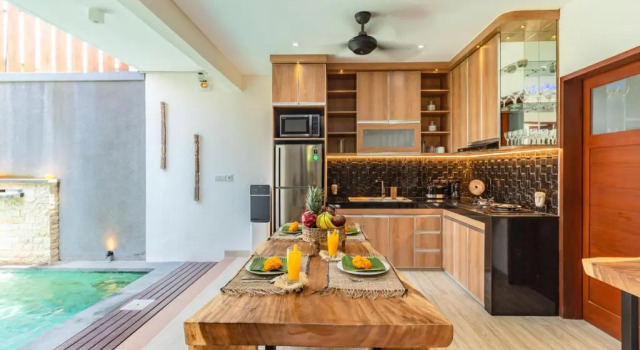 BRAND NEW Cheerful 3 bedroom villa in Berawa, Reservar Vila Hotéis em Bali com piscina, Piscina
