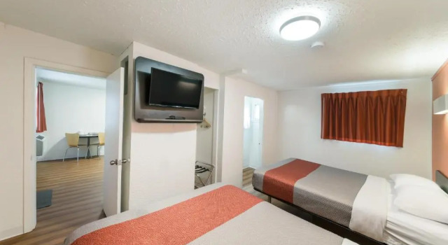 Люкс Motel 6 Cranbrook
