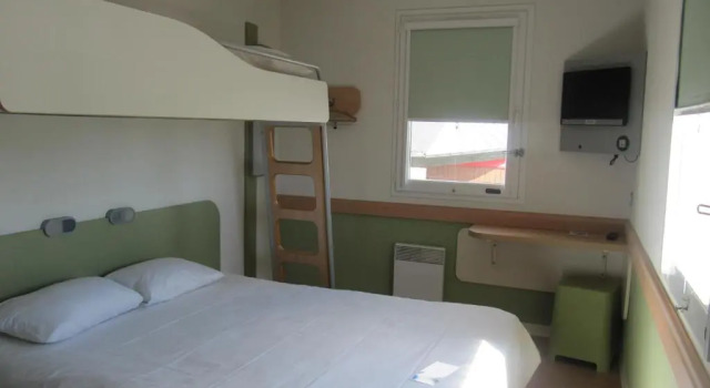 Трёхместный номер Standard IBIS Budget Pontivy