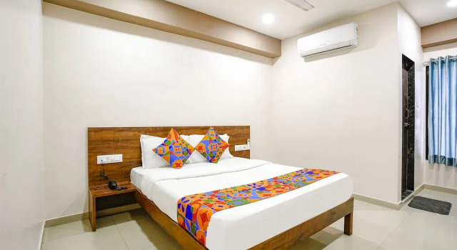 Номер Premium Fabhotel Royal Paradise