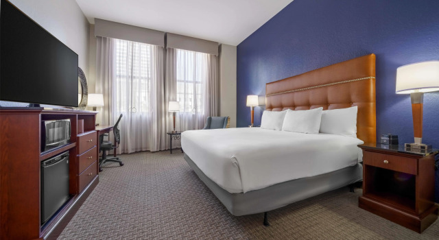 Номер Deluxe Drury Plaza Hotel New Orleans