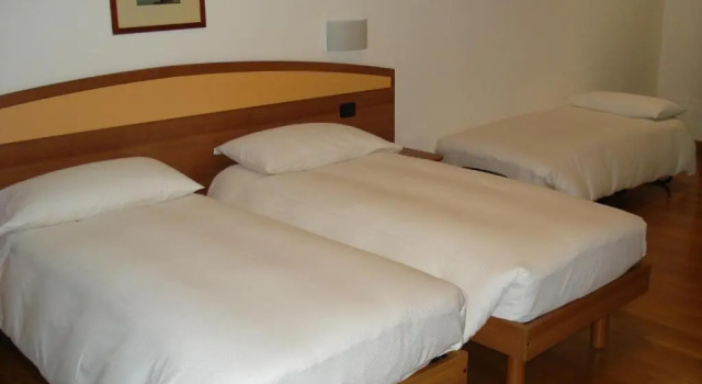 Трёхместный номер Standard Hotel Lario