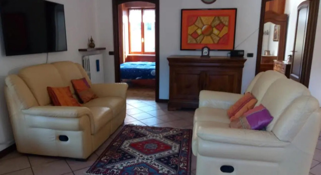 Villa Angela primo piano appartamento, Boek Appartement Hotels in Mondole Ski met parkeren, Parkeren