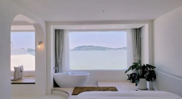Люкс с видом на озеро Suzhou Xugusu Yijiangnan Boutique Hotel