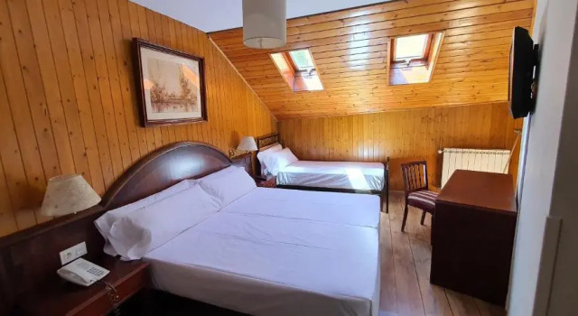 Трёхместный номер Standard Balneario  Caldas de Luna