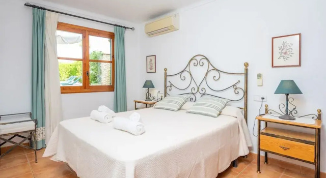 Reynes in Mallorca With 3 Bedrooms and 2 Bathrooms, Book Hotel Pollença Majorca