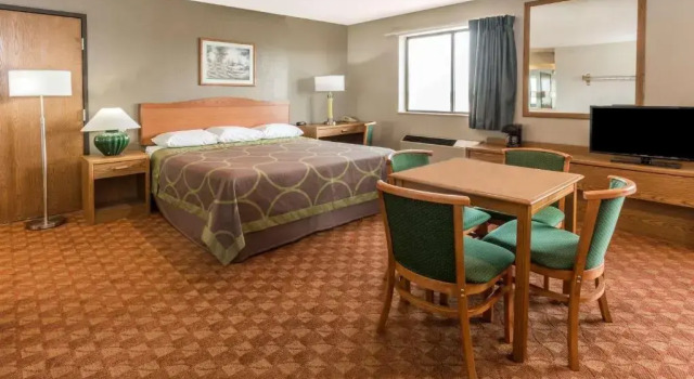 Двухместный люкс Deluxe Super 8 by Wyndham St. Charles