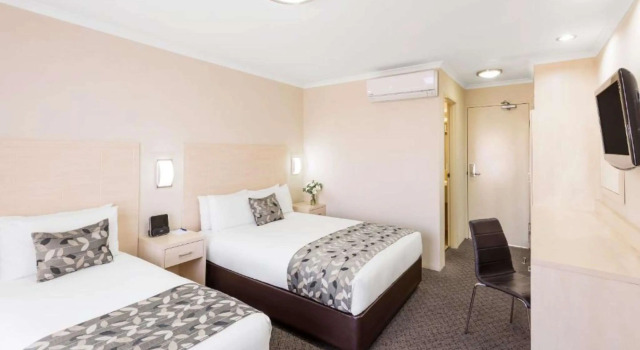 Трёхместный номер Deluxe Garden City Hotel, Best Western Signature Collection