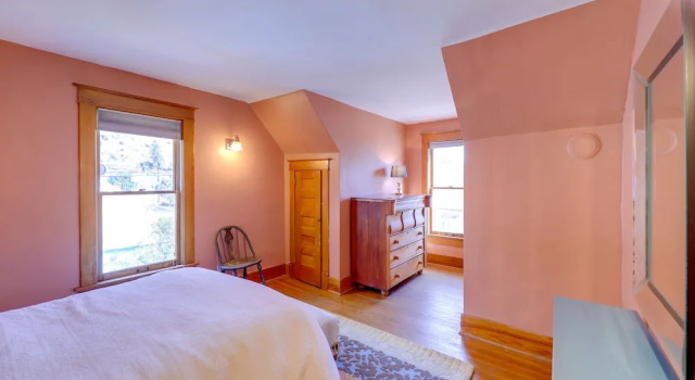 Home in Downtown Idaho Springs: 2022-01, Забронировать Отель Айдахо-Спрингс Roosevelt National Forest, рядом с Золотой прииск и музей Арго