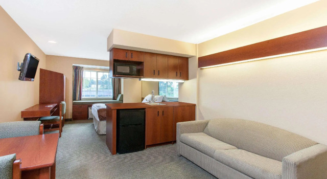 Двухместный люкс Microtel Inn by Wyndham Rogers