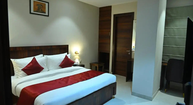 Hotel Lamp Inn, Book Hotel Panchkula Delhi