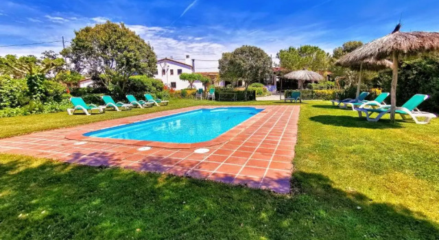 Casa rural exclusiva con 9 hab 16-25pax con piscina privada y BBQ cubierta