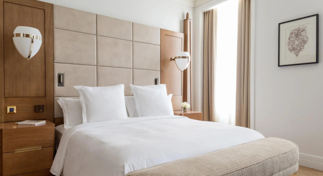 Двухместный номер Deluxe Four Seasons Hotel London at Tower Bridge