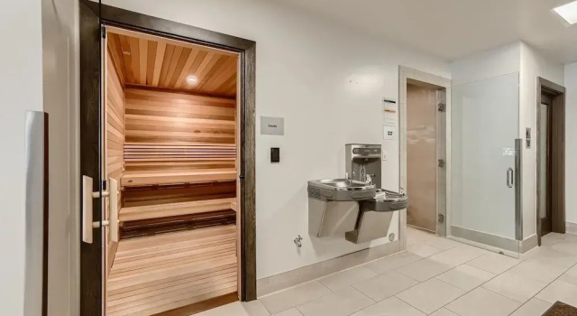 Steps to Downtown Main Street & Ski In Ski Out!, Rezerwuj Apartament Hotele w Vail Ski z parkingiem, Parking