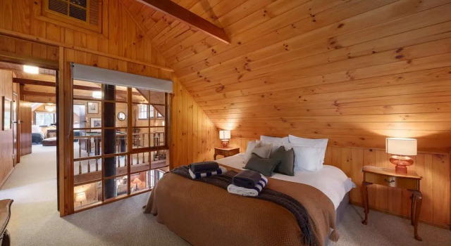 Onyx Retreat Healesville Luxury Lodge x Hot Tub