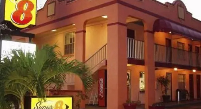 Полулюкс Super 8 by Wyndham Bradenton Sarasota Area