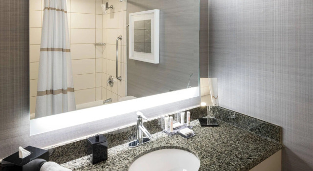 Четырёхместный номер Standard Richmond Marriott