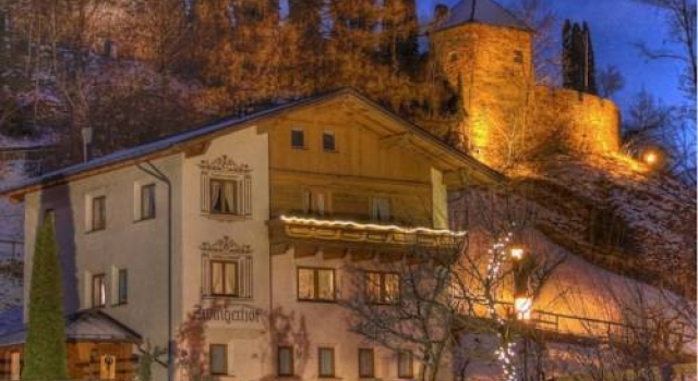 Apart Zwingerhof, Забронировать Отель Отели Ладис 4 звезды, рядом с Зонненбан Ладис-Фисс, 4*