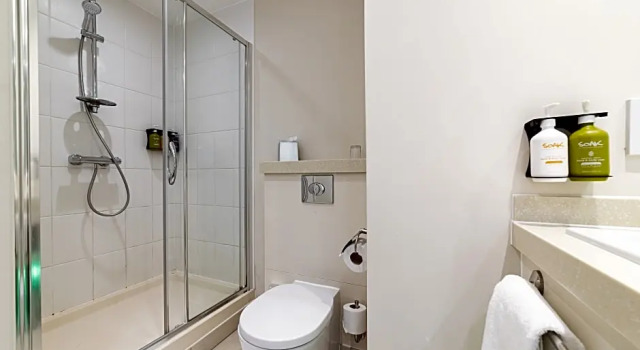 Двухместный люкс voco Winchester Hotel & Spa by IHG