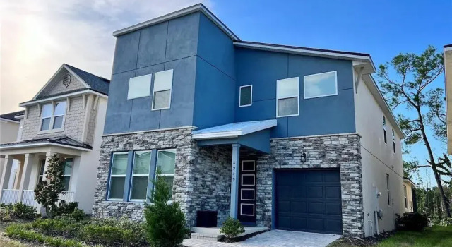 8949 CB - Exquisite Luxury Home With Pool Retreat