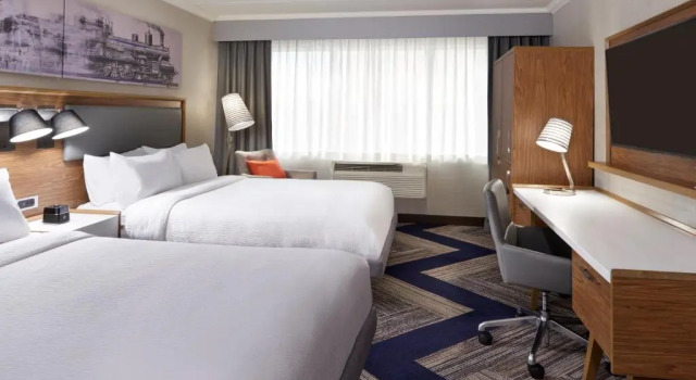 Четырёхместный номер Standard с видом на город Four Points by Sheraton Windsor Downtown