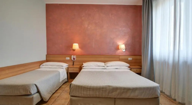 Standard Neljän hengen huone Astor Hotel