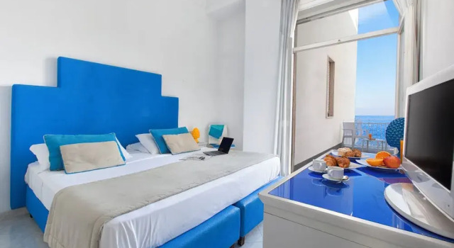 Номер Deluxe Admiral Hotel