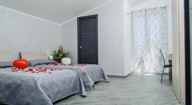 B&B Villa Fiorita, Book Bed and Breakfast Hotels in Sicily with Parking, Parking
