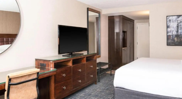 Двухместный клубный номер Standard Sheraton Ann Arbor Hotel