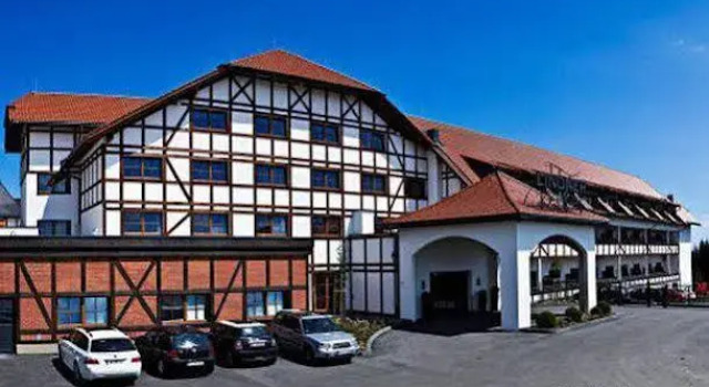 Lindner Hotel Eifeldorf Grüne Hölle Nürburgring, Забронировать Отель Нюрбург Vulkan Eifel, рядом с Музей автоспорта ring°werk