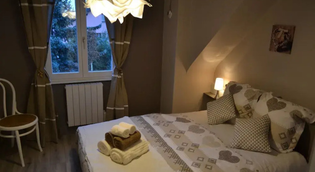 Chambres Au Pied du Haut Koenigsbourg, Забронировать Отель «постель и завтрак» Отели Alsace Wine Route с парковкой, Парковка