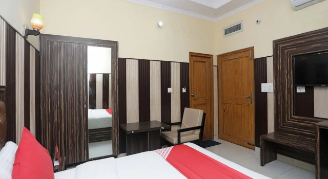 OYO 14017 Abhinandan Residency, Rezervovat Hotel Doiwāla Uttarakhand
