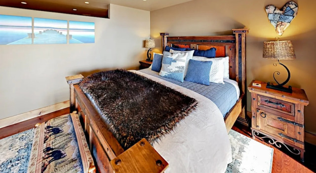 Lakefront 4BR Kings Beach Condo by RedAwning