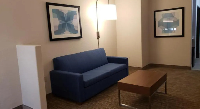 Люкс Holiday Inn Express Hotel and Suites Weslaco by IHG