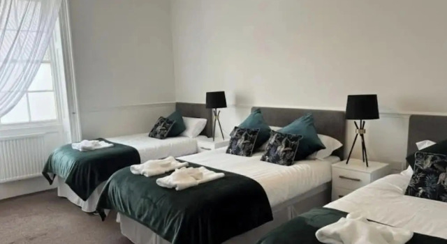 Room 9 - Manor Park Country House Wales