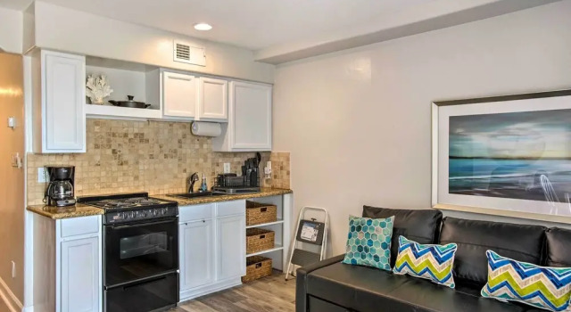 Апартаменты Breezy Beachfront Condo in Heart of Corpus Christi