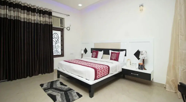 Premium Corporate Suites by OYO Rooms, Забронировать Отель Нойда штат Уттар-Прадеш