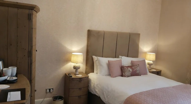 Llys Aeron Guest House, Book Pension Aberaeron Ceredigion