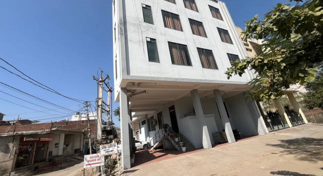 FabHotel Golden Manor Inn, Забронировать Отель Отели штата Раджастхана с парковкой, Парковка