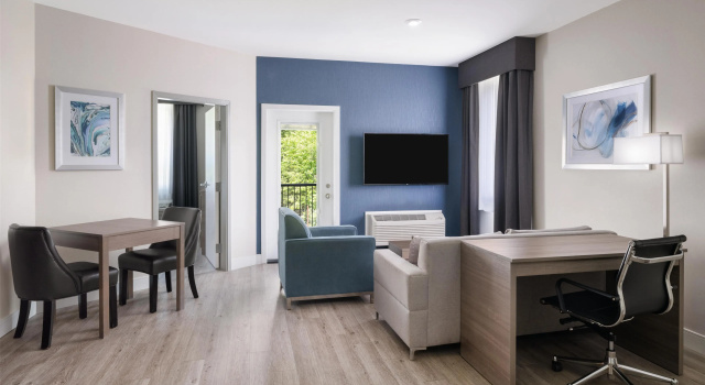 Двухместный люкс с балконом Best Western Plus Gateway to the Falls
