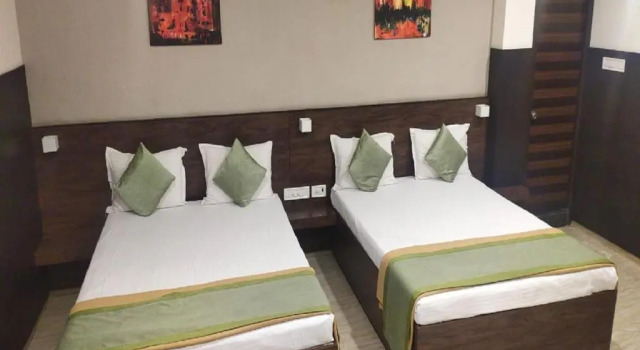 Четырёхместный люкс Hotel Grand Gaayatris