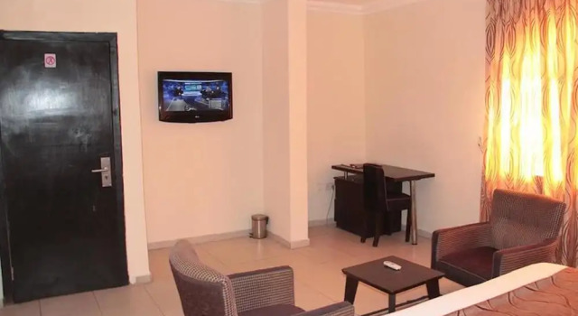 Номер Classic с балконом Lakeem Suites Adebola