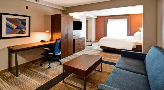 Люкс с 2 комнатами Holiday Inn Express & Suites Schererville by IHG