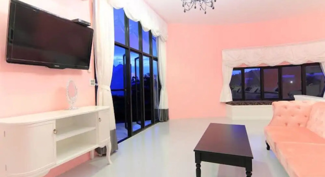 Четырёхместный люкс Gorilla Hills Hua Hin Hotel