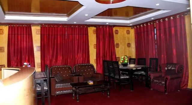 The Sun Guest House, Забронировать Гостевой дом Отели Скарду с парковкой, Парковка