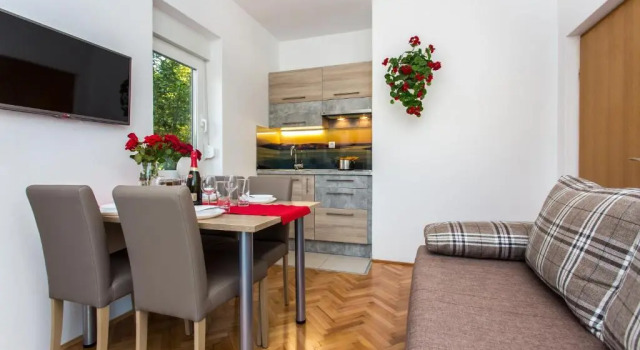 Apartments Lucija, Varaa Huoneisto Hotellit Kvarner Islands uima-altaalla, Uima-allas