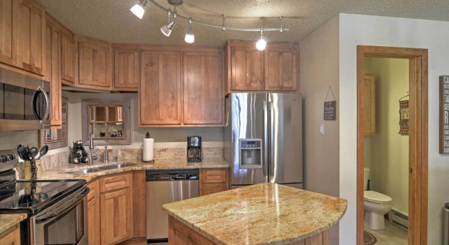 Апартаменты Red River Home w/ 2 Balconies - 1 Block to Main St