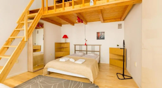 Szentkiralyi 5 - Double basic in the city Center - self-check-in, Varaa Hotelli Budapest Budapest