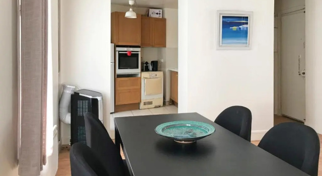 Beautiful SPACIOUS and LUMINOUS apt in Paris 02, Забронировать Отель Париж Иль-де-Франс, рядом с Станция метро Rambuteau